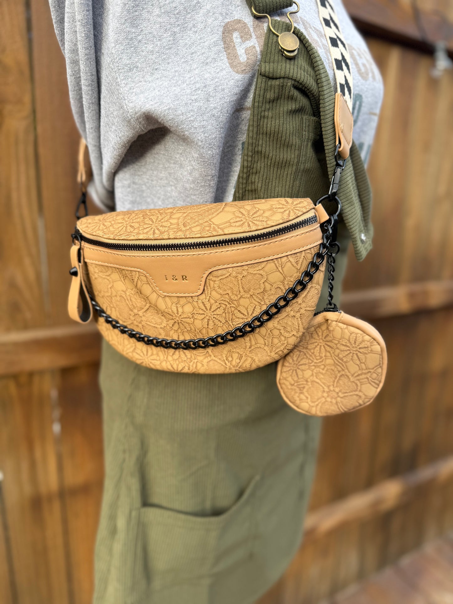 Flower embroidered bag